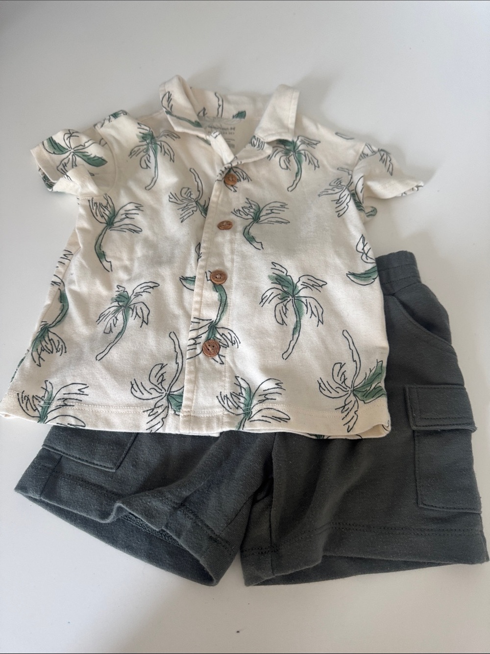 Cream Palm-Print Button Front Shirt & Green Shorts Set - 2T